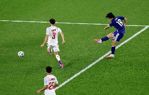 日本2-0领先突尼斯！上田绮世第31分钟远射破门 收获世界杯处子球