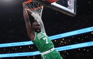 A·史密斯：我一直在维护布朗 称赞他是超级巨星级别的天赋-bz