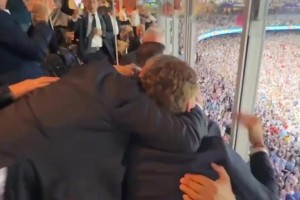 实时哥伦比亚VS世界杯乌兹别克斯坦首发阵容